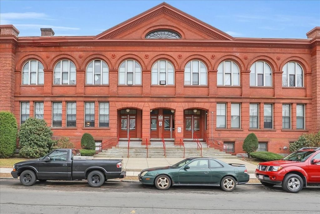 Exterior, Facade, Rowhouse