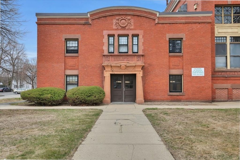 Exterior, Facade, Brick Facade, Rowhouse