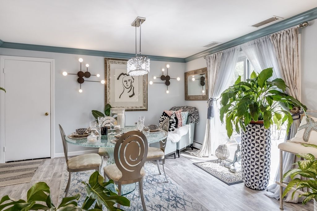 Chandelier, Dining room, Interior, Pendant Lights, Wood Texture Flooring