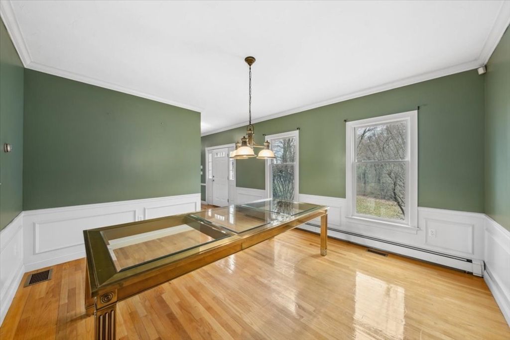 Interior, Pendant Lights, Wood Texture Flooring