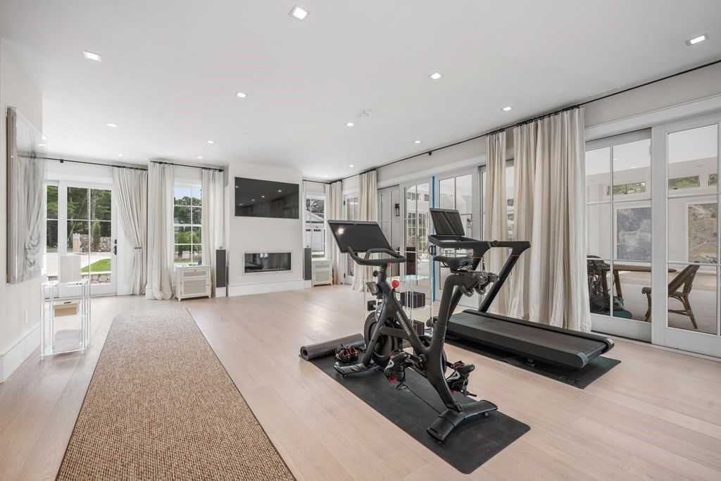 Fitness Equipment, Interior, Recessed Lighting, Wood Texture Flooring