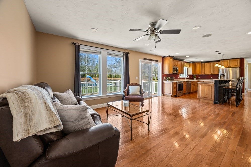 Interior, Kitchen, Living room, Pendant Lights, Recessed Lighting, Wood Texture Flooring