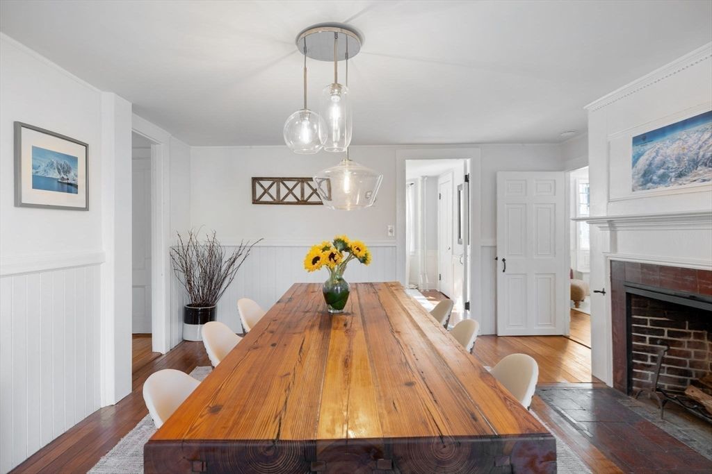 Dining room, Fireplace, Interior, Pendant Lights, Wood Texture Flooring