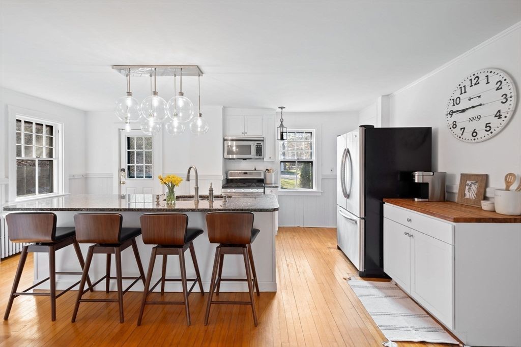 Interior, Kitchen, Pendant Lights, Wood Texture Flooring