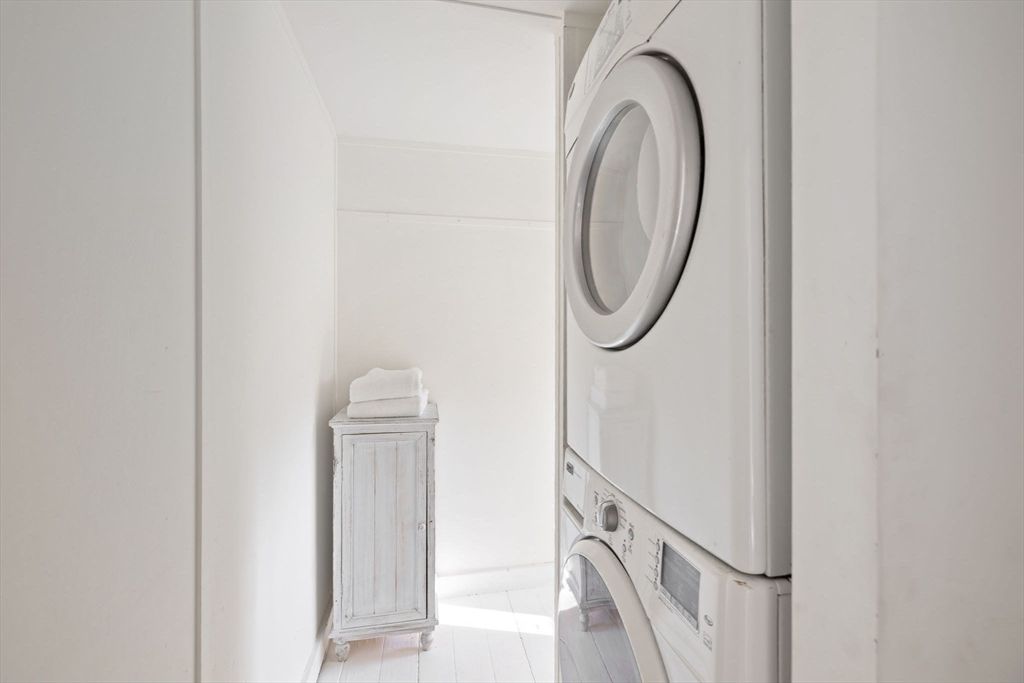 Interior, Utility Closets, Washer, Wood Texture Flooring