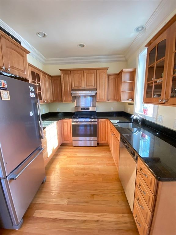 Interior, Kitchen, Recessed Lighting, Wood Texture Flooring