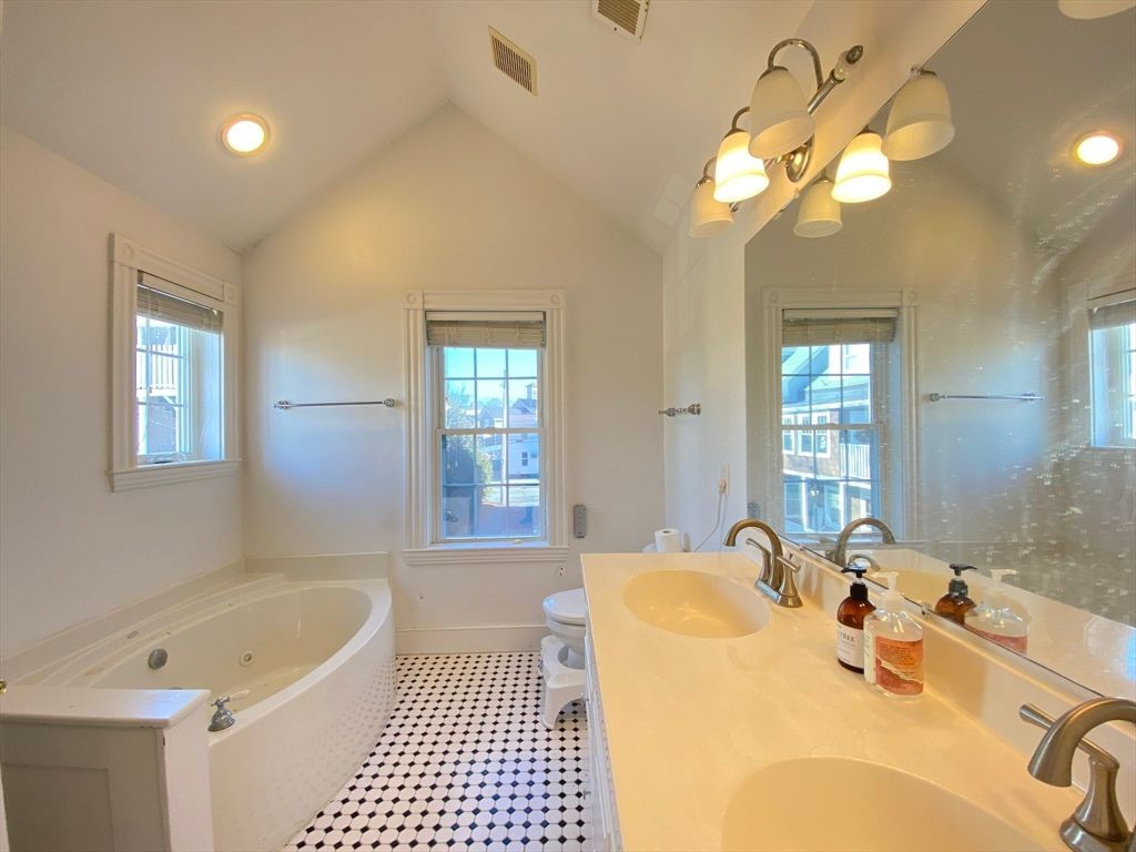 Bathroom, Dual Sink Vanities, Interior, Recessed Lighting