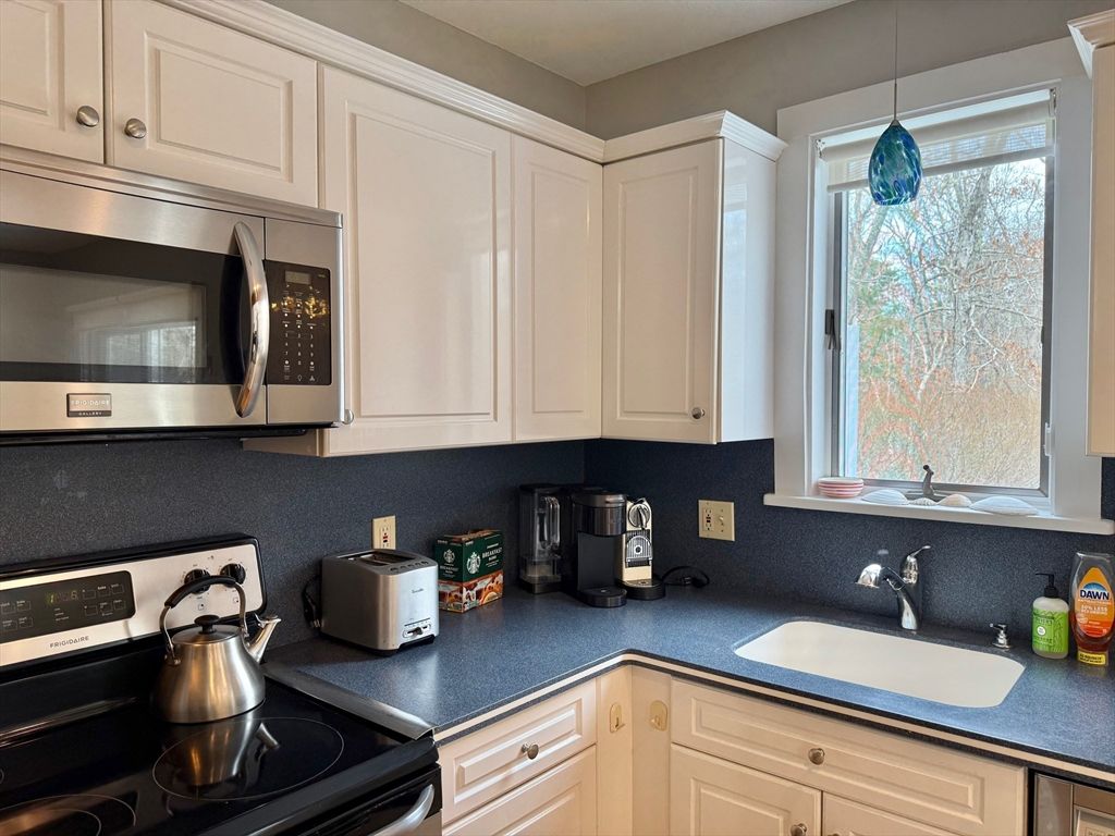 Interior, Kitchen, Pendant Lights, Stainless Steel Appliances