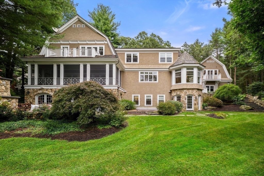 Exterior, Facade, Queen Anne Victorian