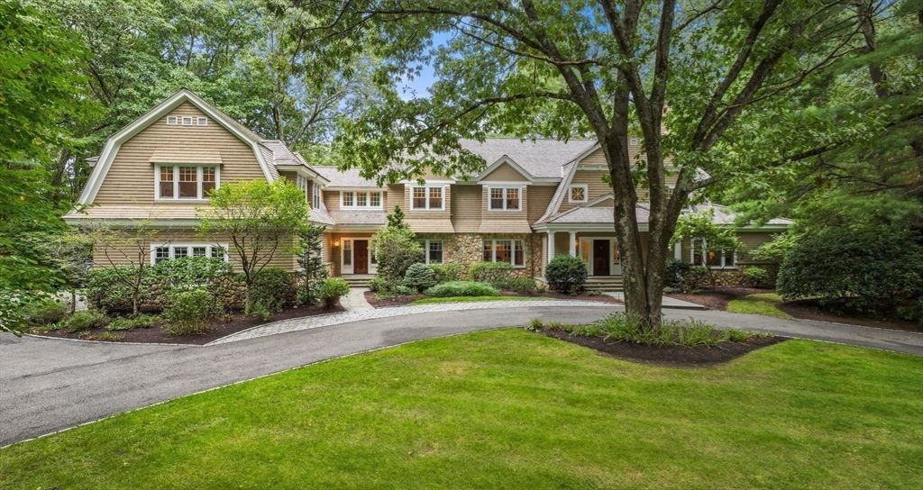 Exterior, Facade, Farmhouse