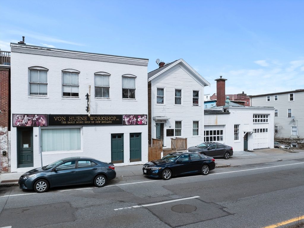 Attached, Exterior, Facade, Rowhouse