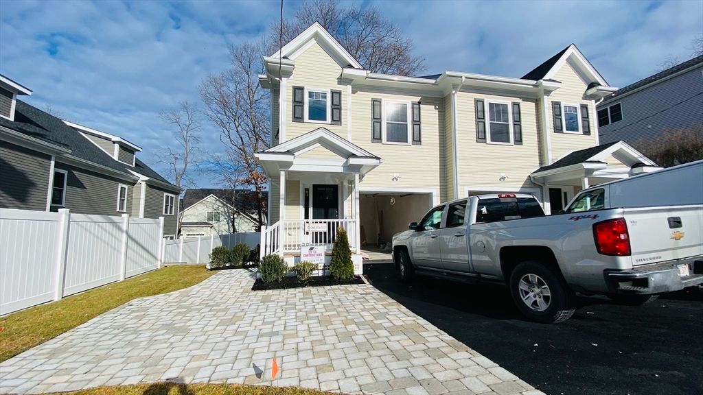 Exterior, Facade, Queen Anne Victorian