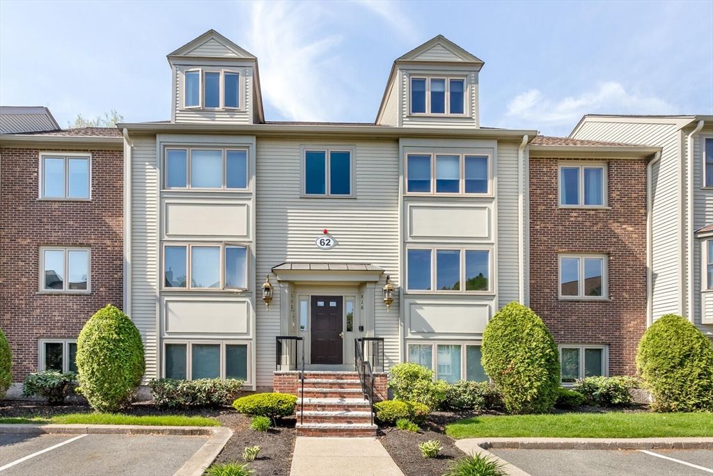 Exterior, Facade, Brick Facade, Rowhouse