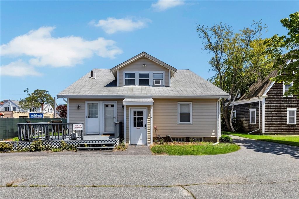 Exterior, Facade, Cape Cod