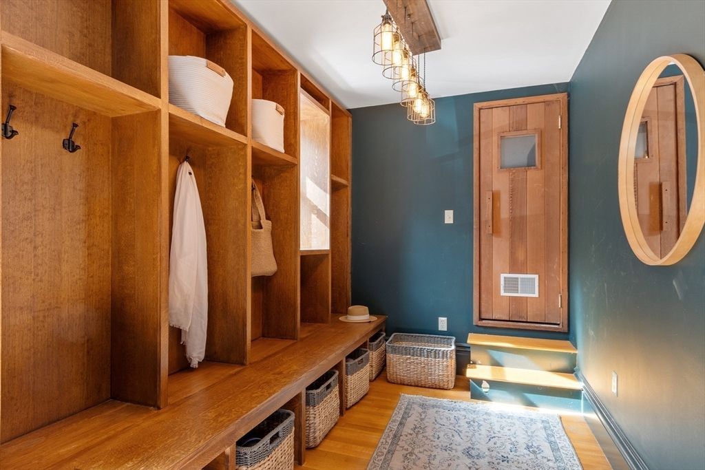 Interior, Walk-in Closets, Wood Texture Flooring