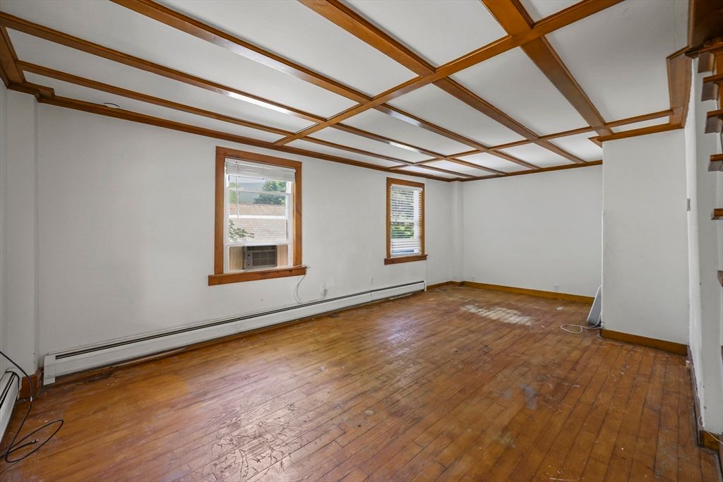 Empty room, Interior, Wooden Beams, Wood Texture Flooring