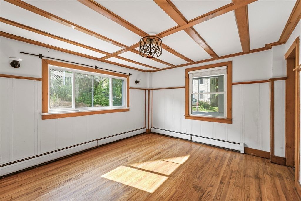 Empty room, Interior, Wooden Beams, Wood Texture Flooring