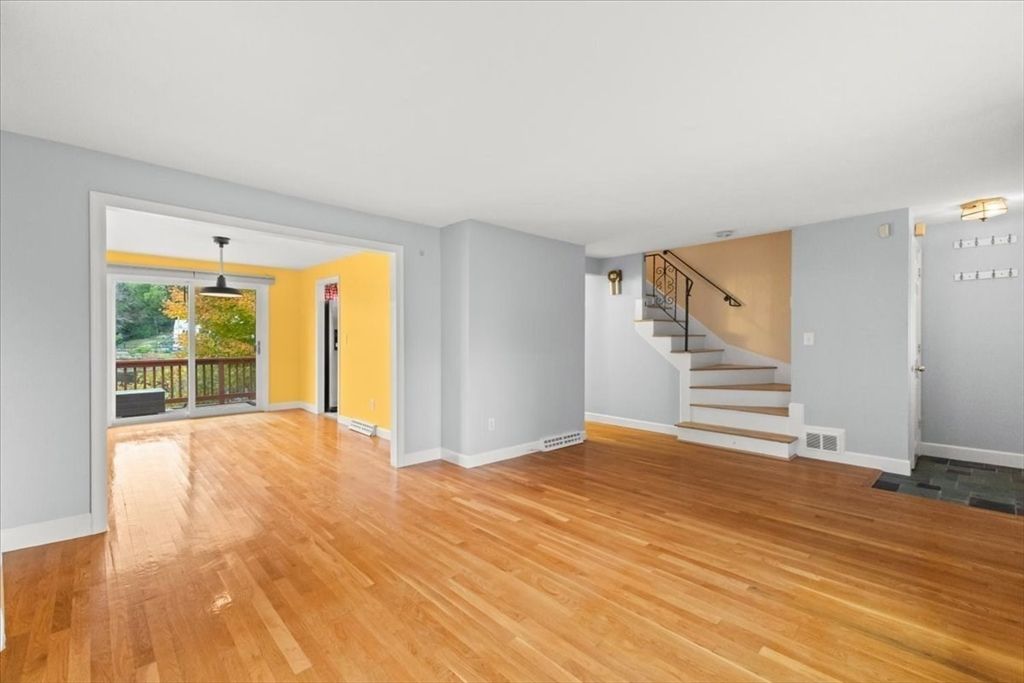 Empty room, Interior, Pendant Lights, Wood Texture Flooring