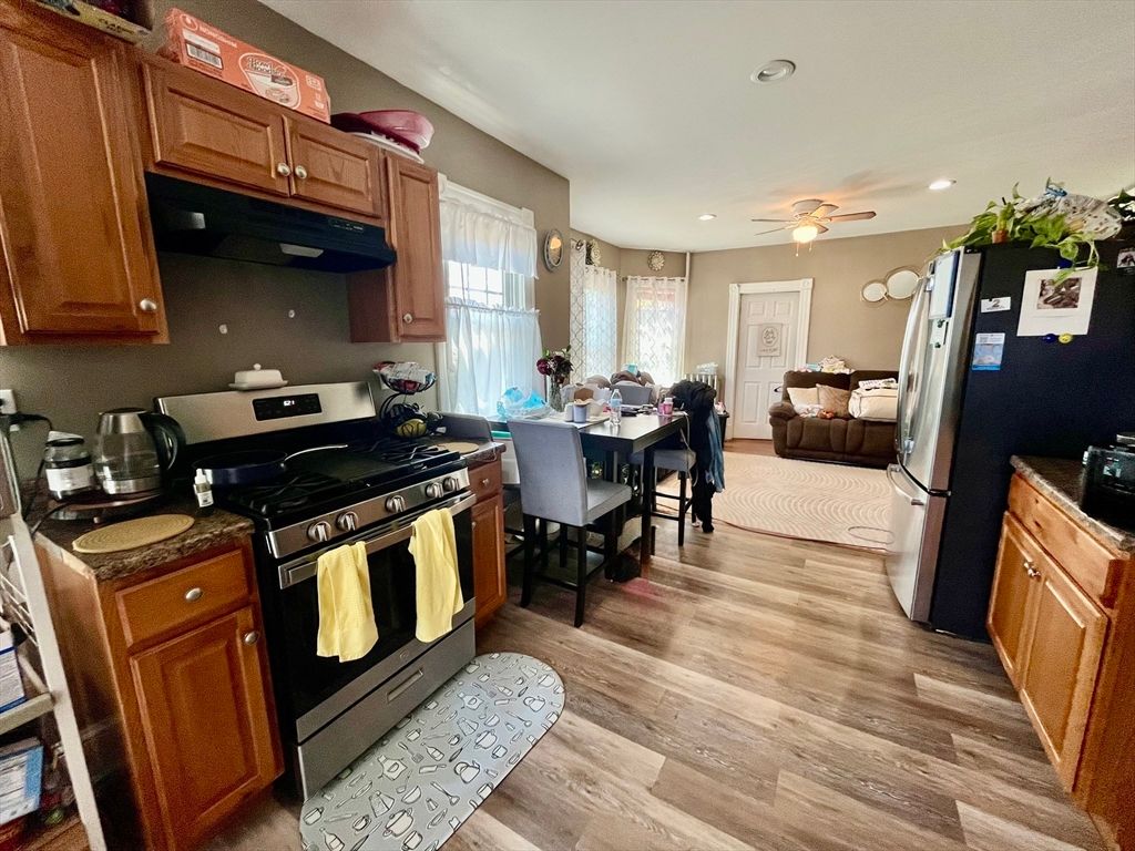Dining room, Interior, Kitchen, Recessed Lighting, Wood Texture Flooring