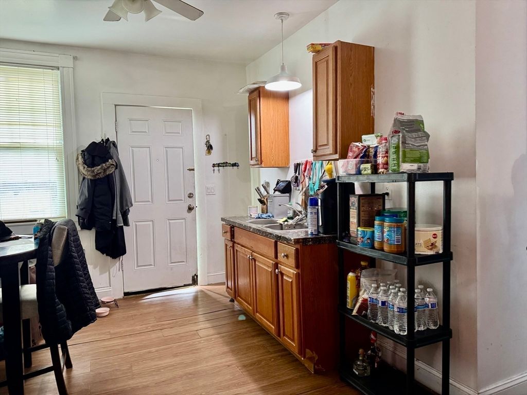 Interior, Pendant Lights, Wood Texture Flooring