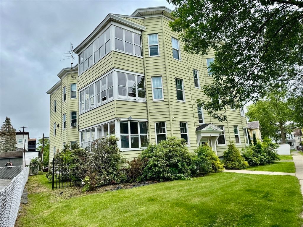 Exterior, Facade, Queen Anne Victorian