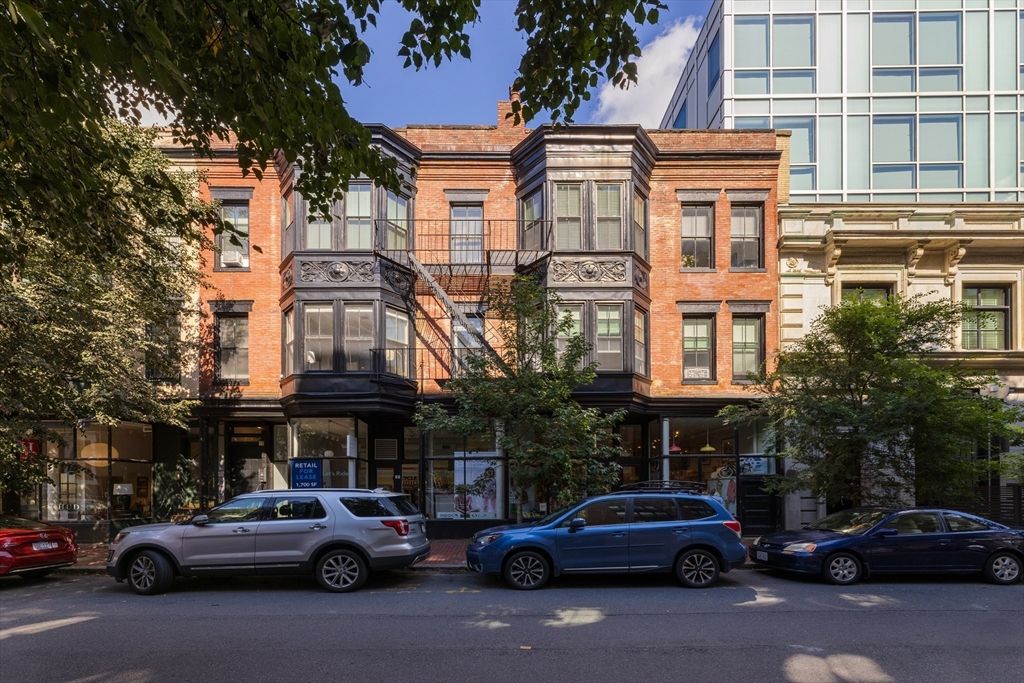 Exterior, Facade, Brick Facade, Rowhouse