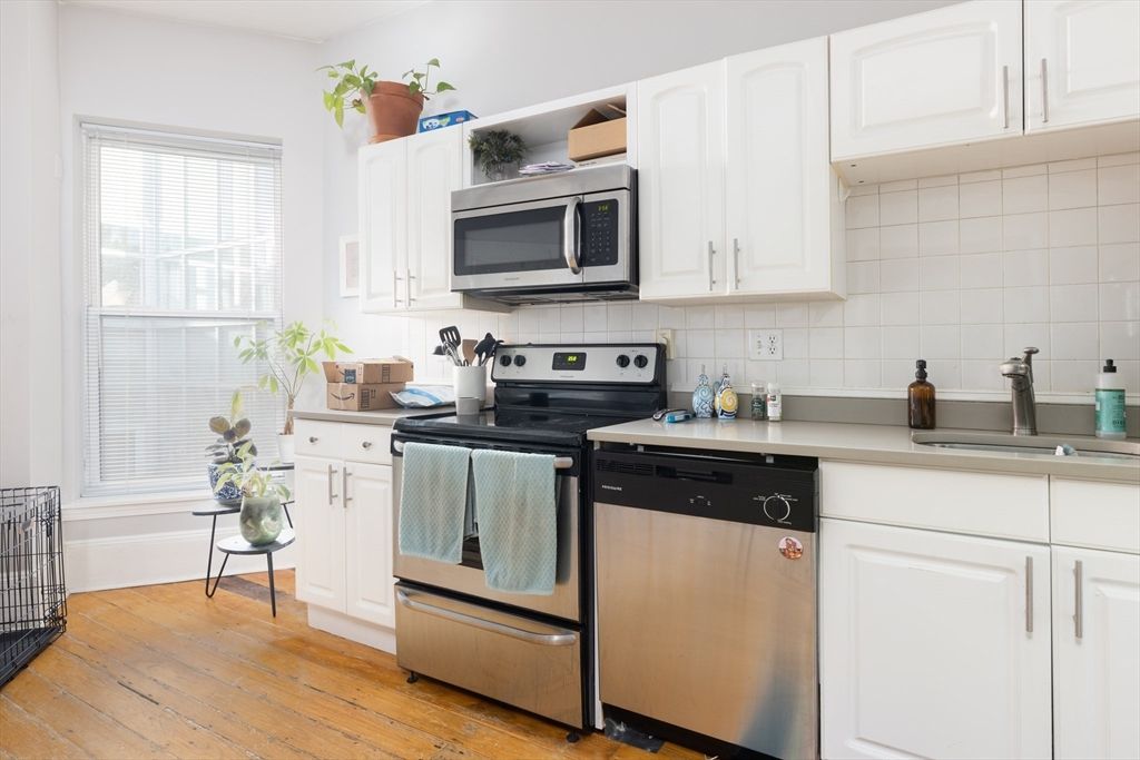 Interior, Kitchen, Stainless Steel Appliances, Wood Texture Flooring