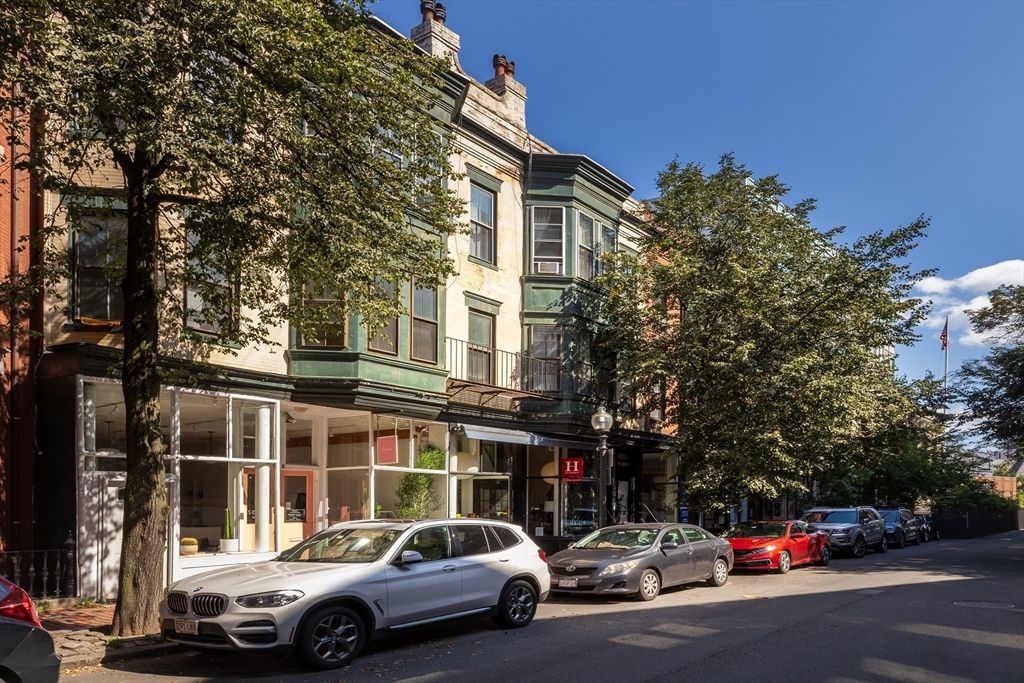 Exterior, Facade, Queen Anne Victorian