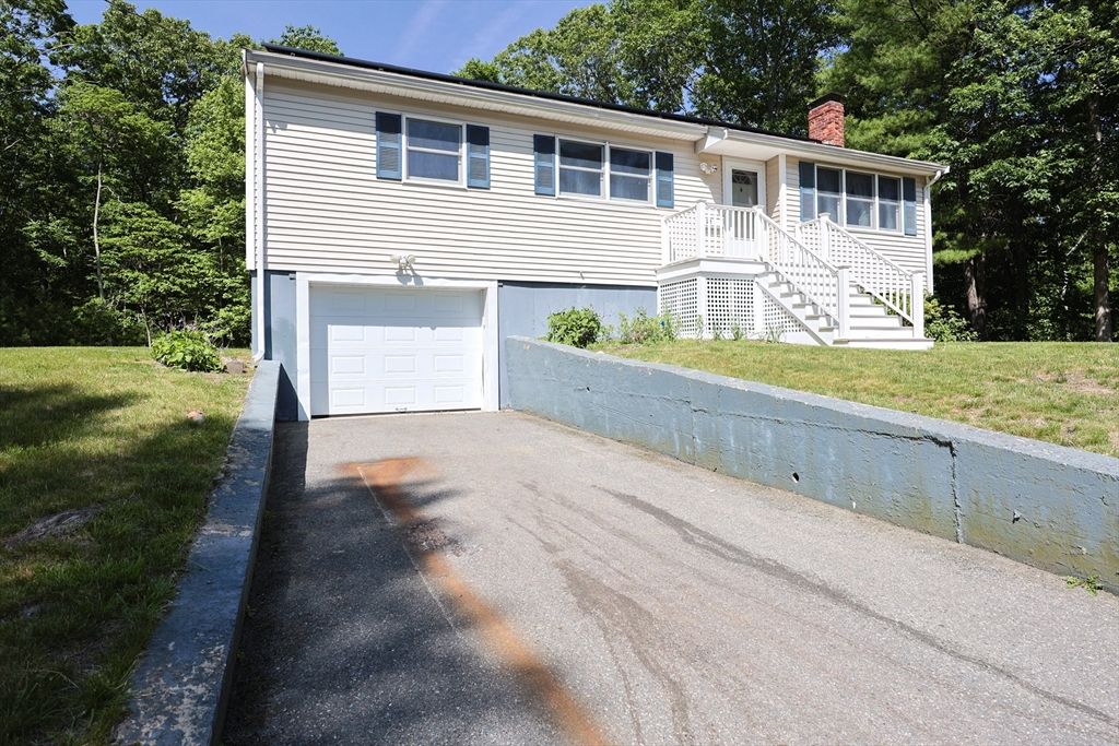 Attached, Exterior, Facade, Raised Ranch