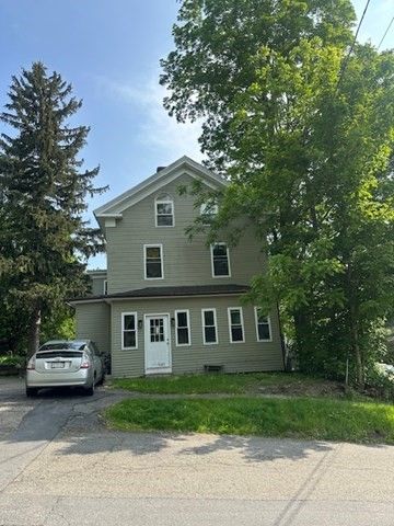 Attached, Exterior, Facade, Queen Anne Victorian