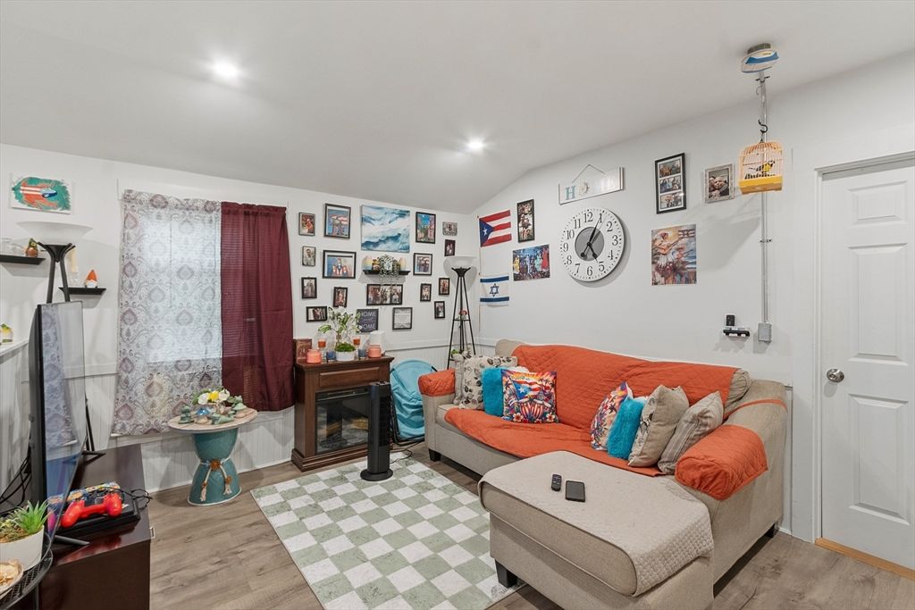 Interior, Living room, Pendant Lights, Recessed Lighting, Wood Texture Flooring