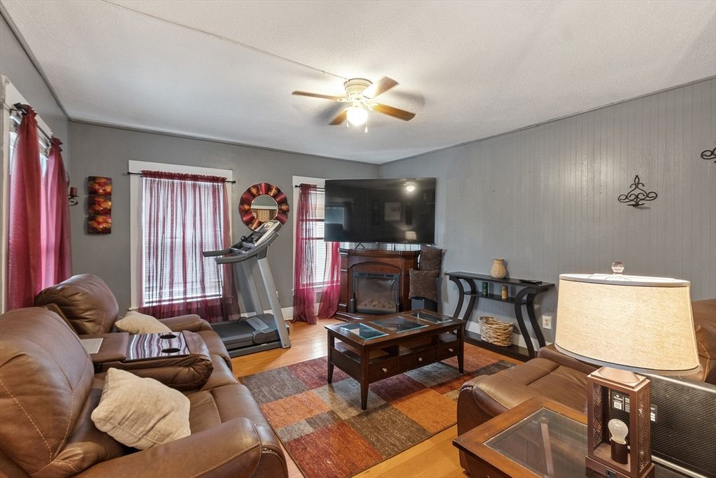 Fireplace, Fitness Equipment, Interior, Living room, Wood Texture Flooring