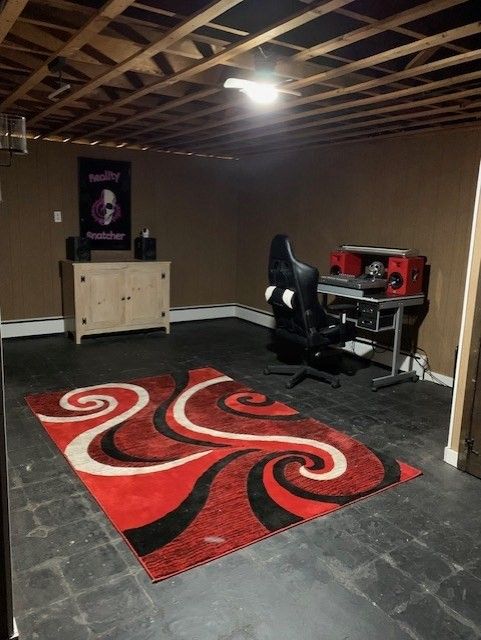 Home Office, Interior