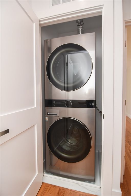 Interior, Utility Closets, Washer, Wood Texture Flooring