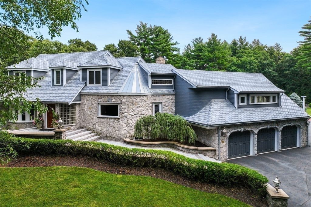 Attached, Exterior, Facade, French Provincial