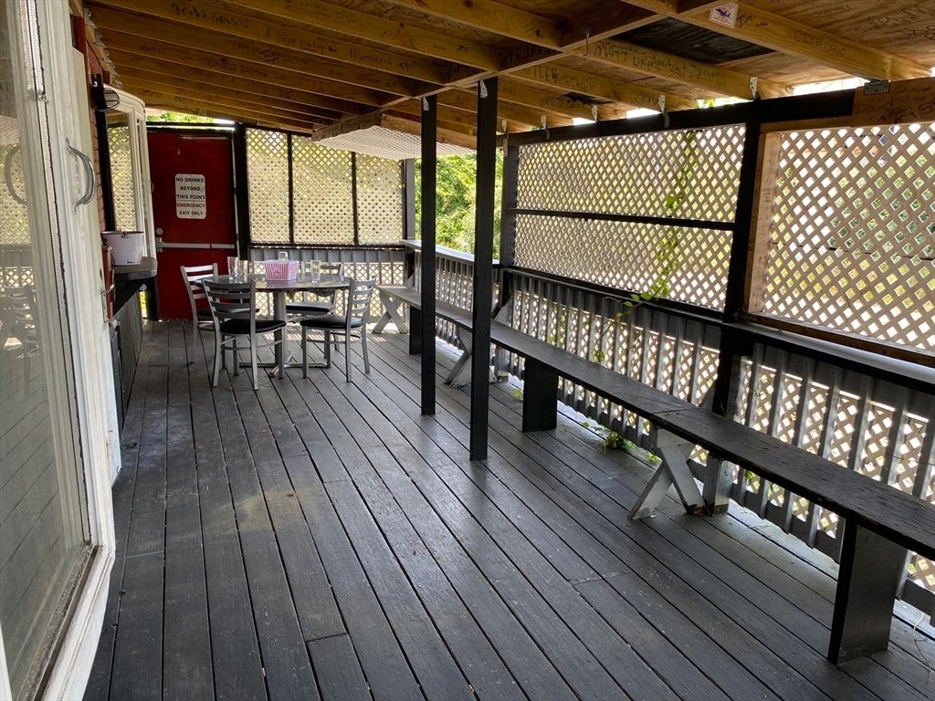 Exterior, Wooden Beams