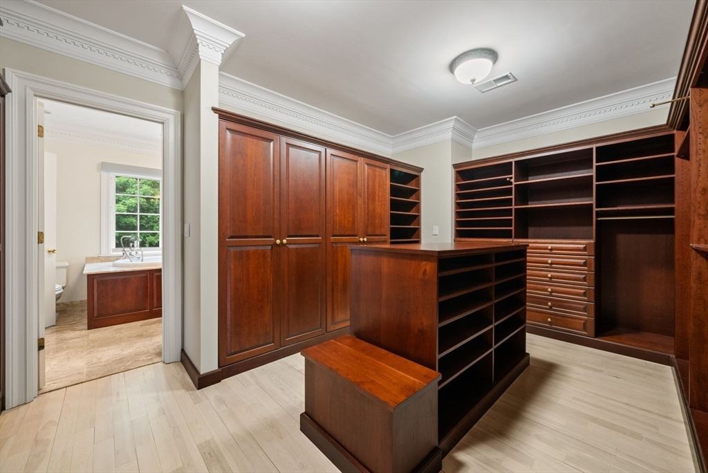 Bathroom, Interior, Walk-in Closets, Wood Texture Flooring