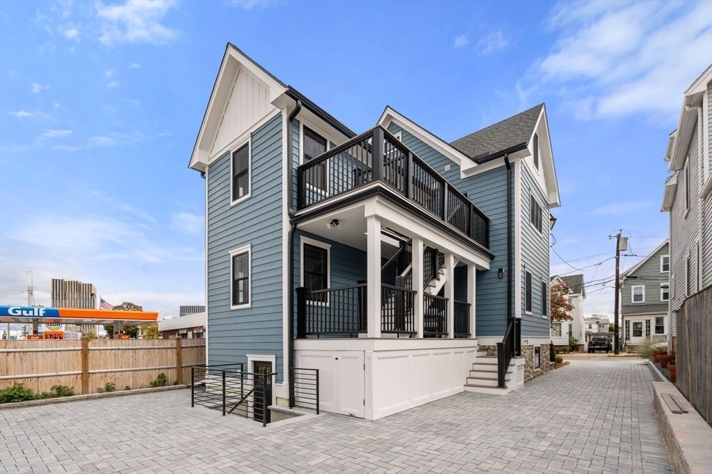 Exterior, Facade, Queen Anne Victorian