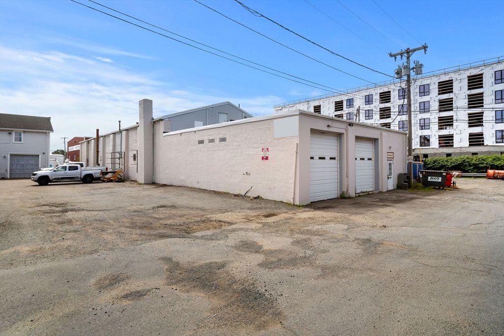 Detached Garage, Exterior