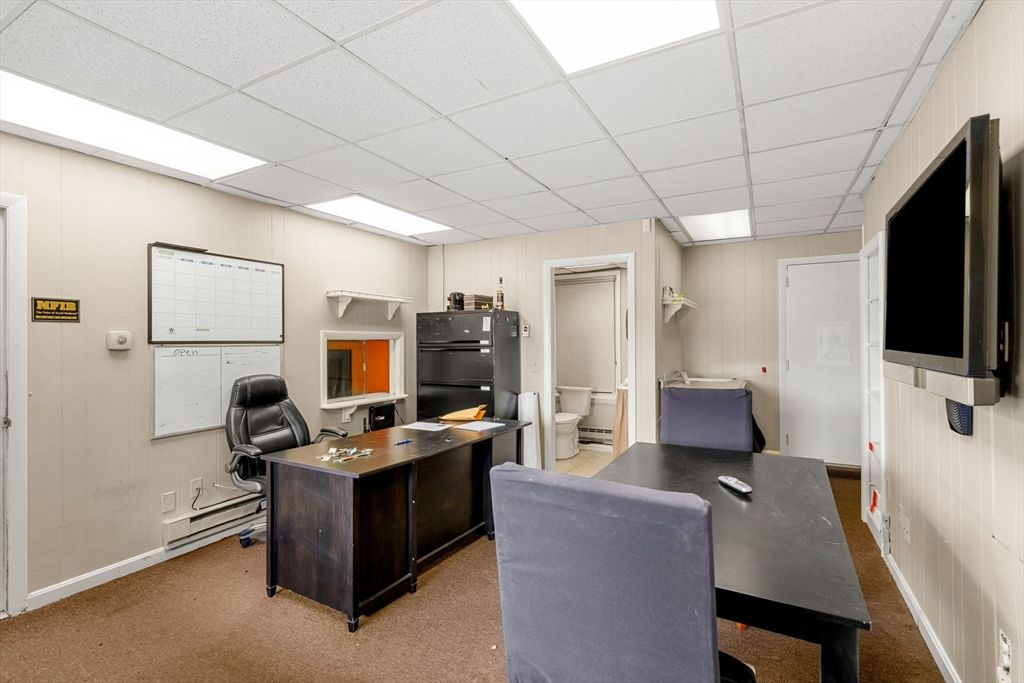 Home Office, Interior