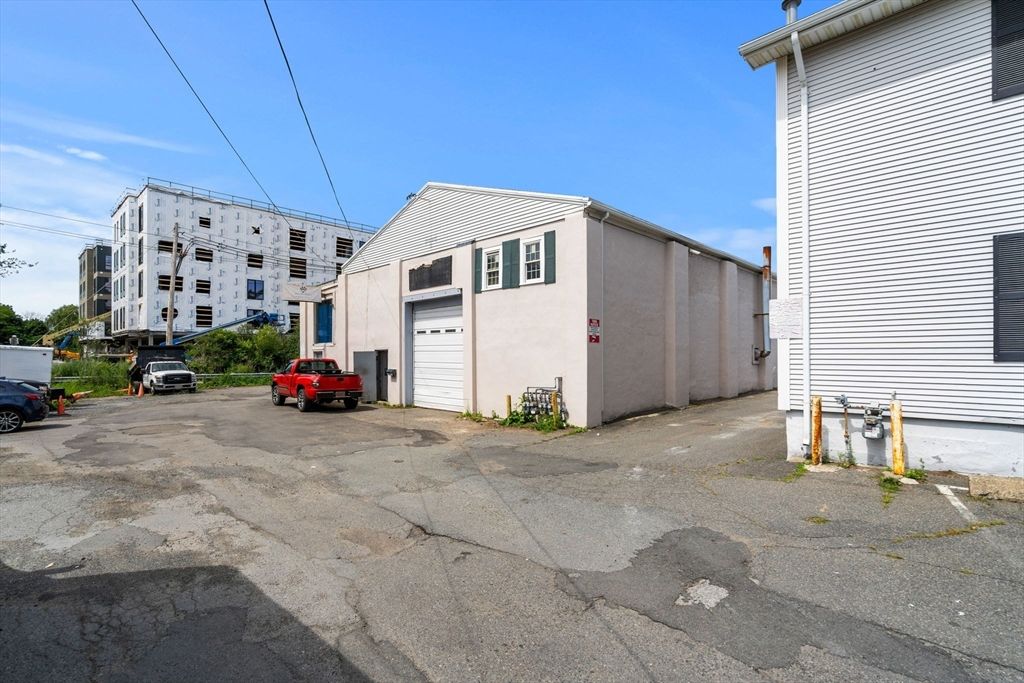Detached Garage, Exterior