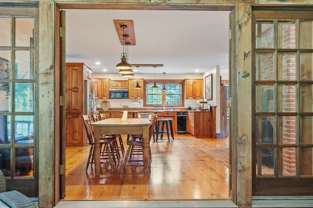 Dining room, Interior, Kitchen, Pendant Lights, Recessed Lighting, Wood Texture Flooring