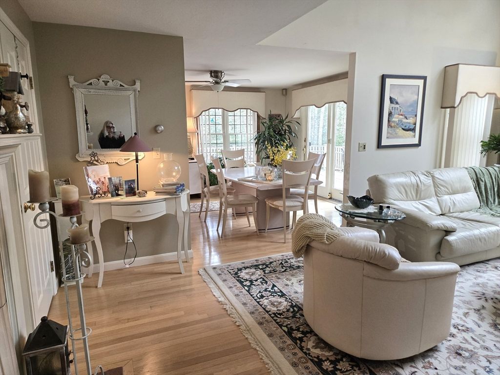 Dining room, Interior, Living room, Wood Texture Flooring