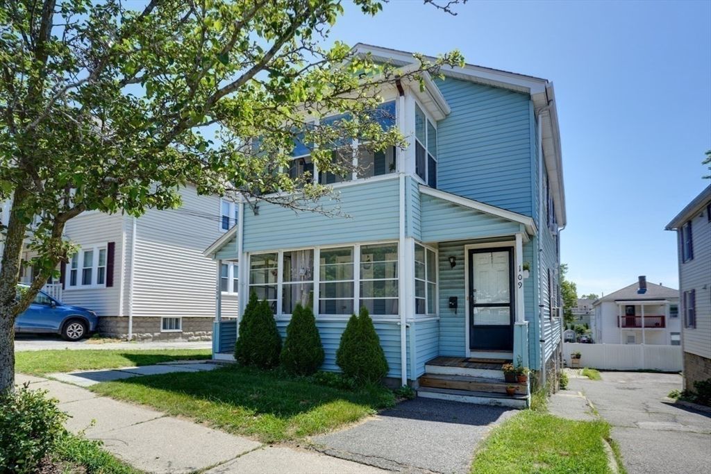 Exterior, Facade, Queen Anne Victorian