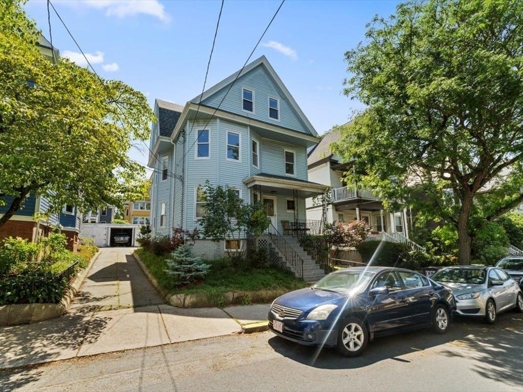 Exterior, Facade, Queen Anne Victorian