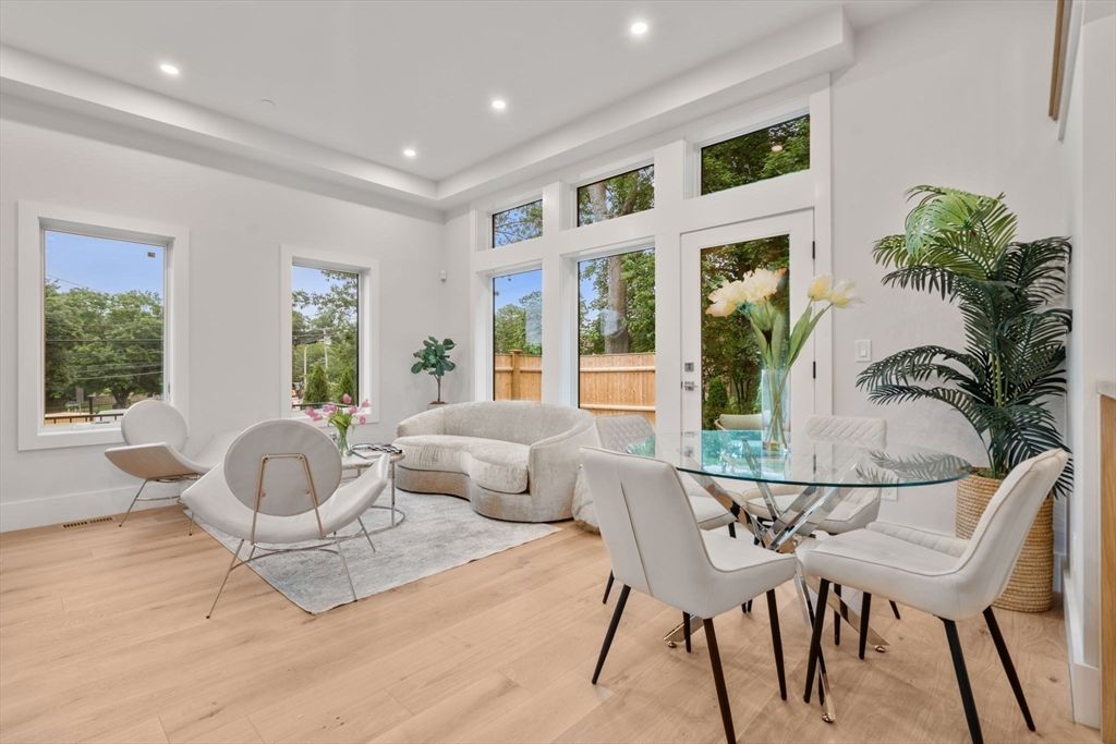 Dining room, Interior, Living room, Recessed Lighting, Wood Texture Flooring