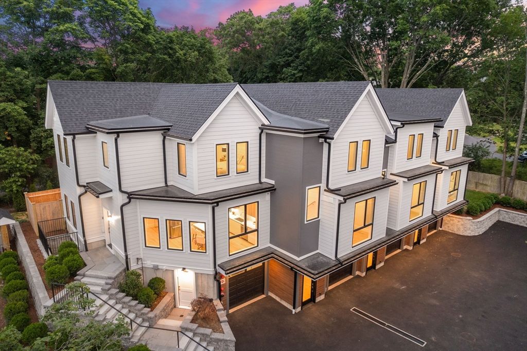 Exterior, Facade, Farmhouse