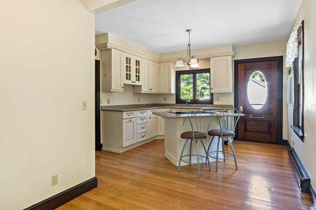 Interior, Kitchen, Pendant Lights, Wood Texture Flooring