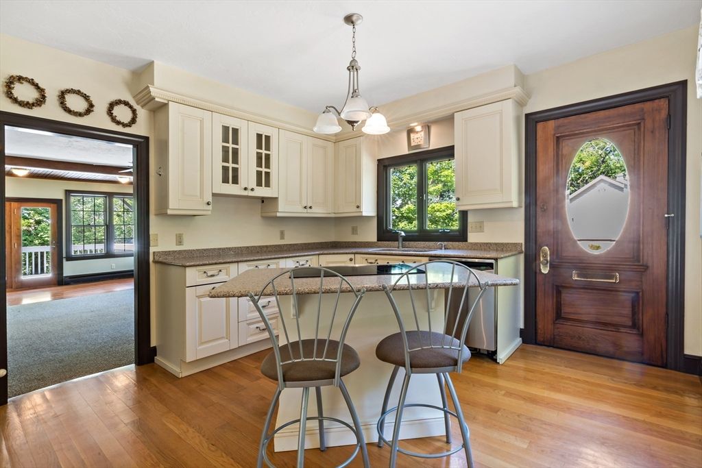 Interior, Kitchen, Pendant Lights, Wood Texture Flooring