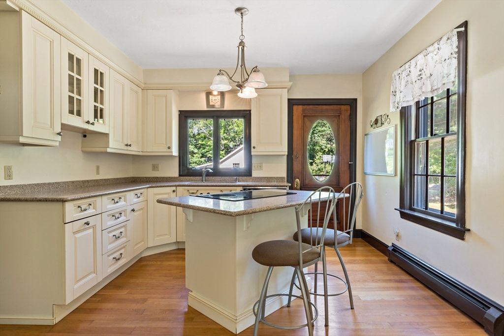 Interior, Kitchen, Pendant Lights, Wood Texture Flooring